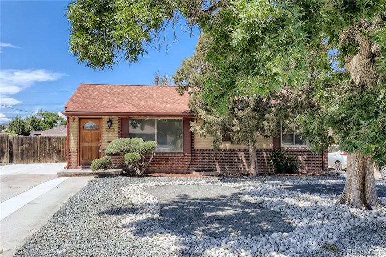 Photo 1 of 30 - 3261 Ivy St, Denver, CO 80207