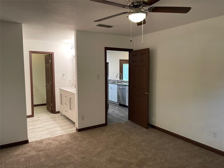 Photo 26 of 40 - 208 Guinevere Dr, Weatherford, TX 76086