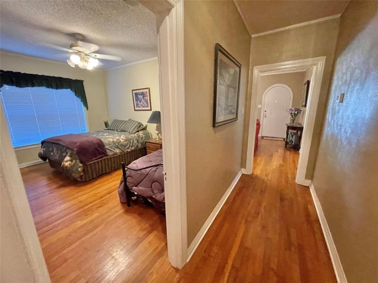Photo 11 of 37 - 3213 Rogers Ave, Fort Worth, TX 76109