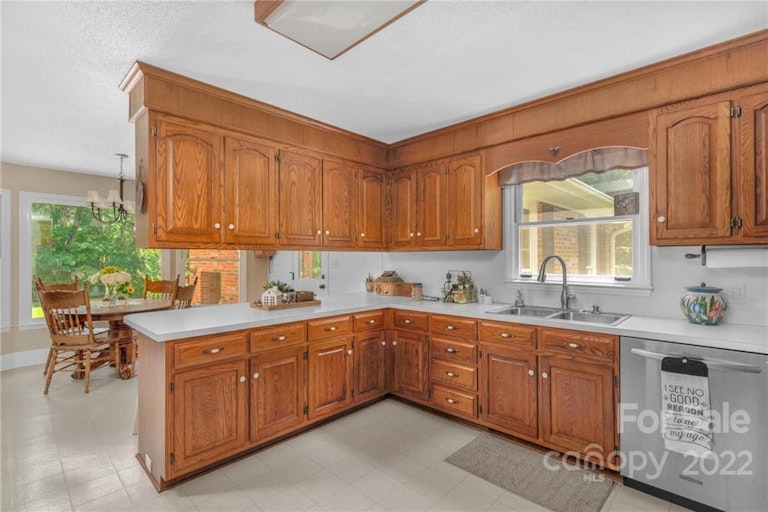 Photo 21 of 39 - 333 Clontz Rd, Indian Trail, NC 28079