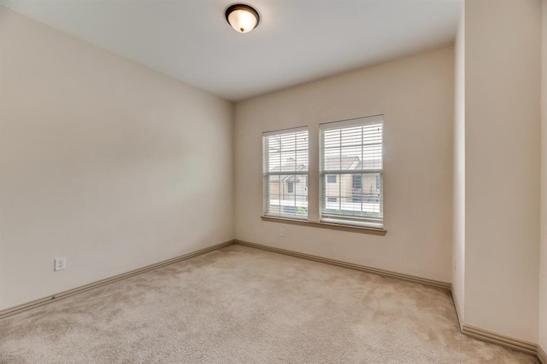 Photo 15 of 19 - 3824 Vienna St, Irving, TX 75038