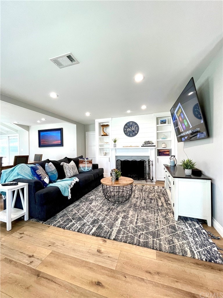 Photo 6 of 51 - 5807 E Monlaco Rd, Long Beach, CA 90808