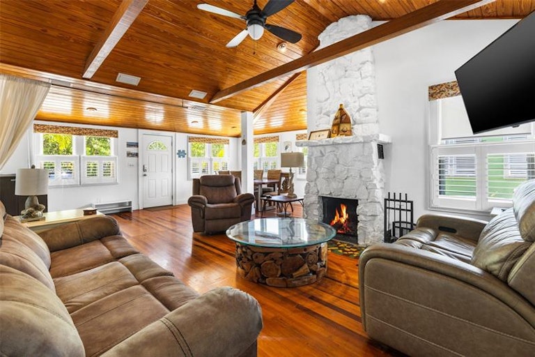 Photo 13 of 52 - 12400 Gulf Blvd #1, Saint Petersburg, FL 33706