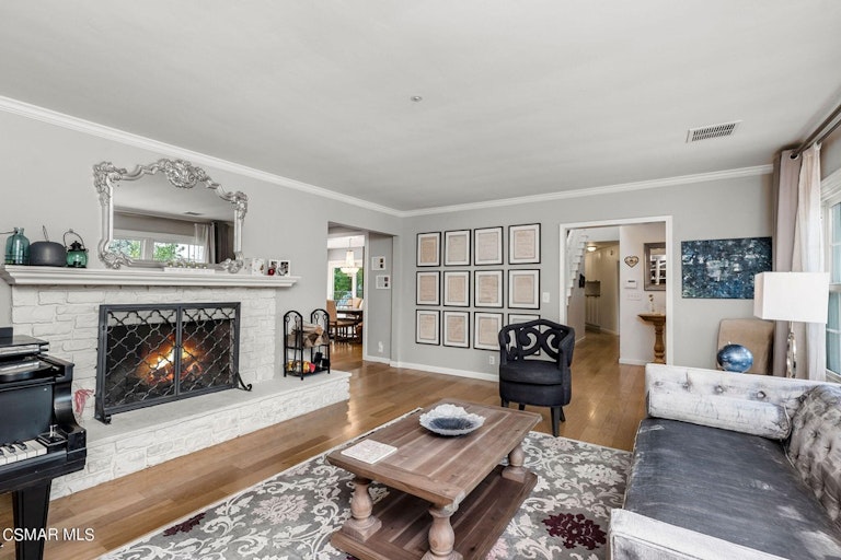 Photo 19 of 60 - 4641 Caritina Dr, Tarzana, CA 91356
