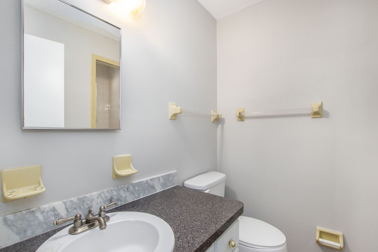 Photo 13 of 17 - 37223 Temple Ave, Zephyrhills, FL 33541