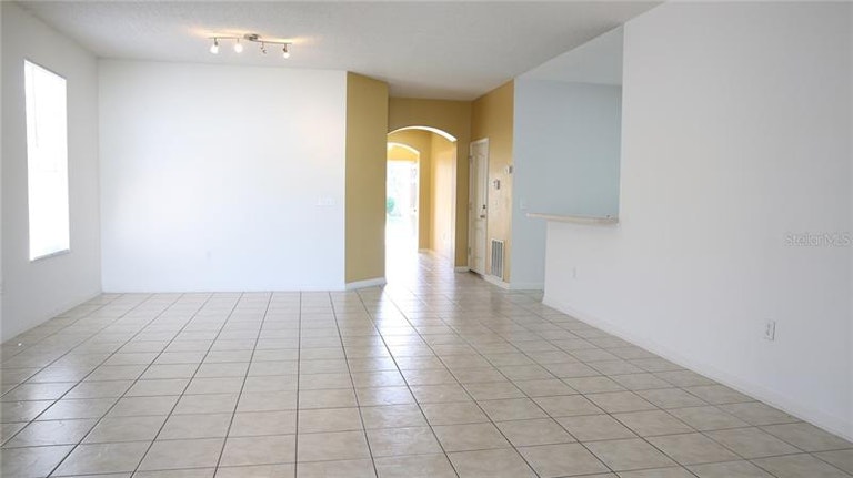 Photo 10 of 19 - 5841 Mariposa Cove Ln, Orlando, FL 32822