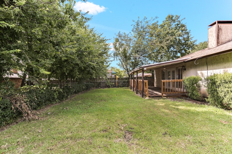 Photo 22 of 22 - 810 S Lincoln Dr, Duncanville, TX 75137