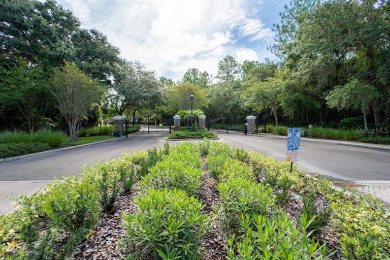 Photo 37 of 71 - 8105 Stone Leaf Ln, Tampa, FL 33647