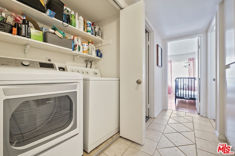 Photo 18 of 25 - 15020 Victory Blvd #104, Van Nuys, CA 91411