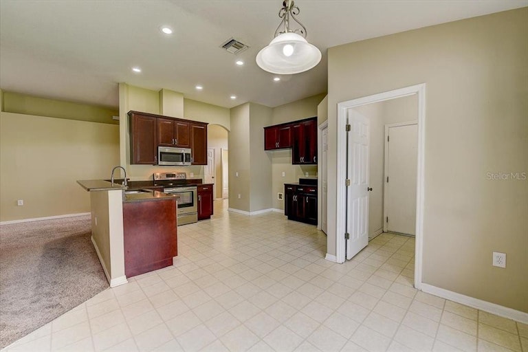 Photo 14 of 45 - 34510 Cliffcreek Ct, Wesley Chapel, FL 33545