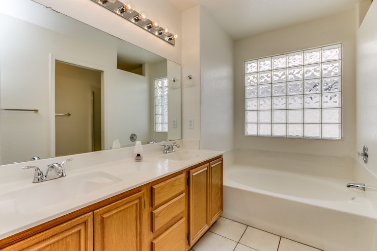 Photo 4 of 30 - 8456 W Charter Oak Rd, Peoria, AZ 85381