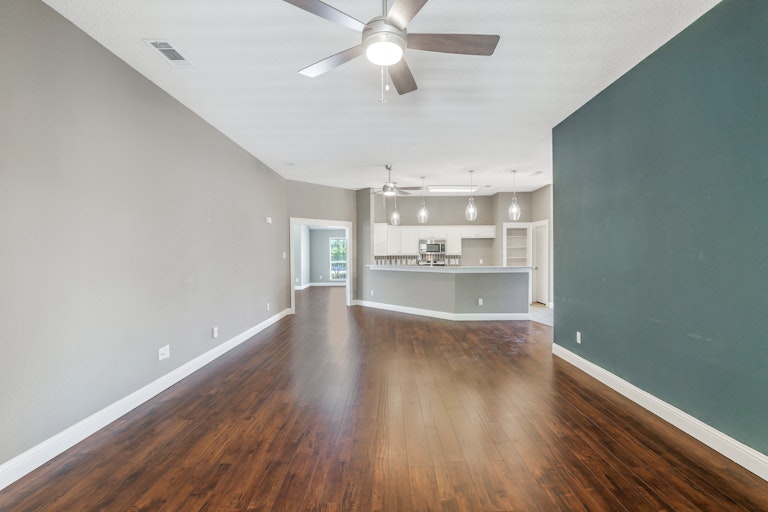 Photo 13 of 25 - 3252 Silent Creek Trl, Hurst, TX 76053
