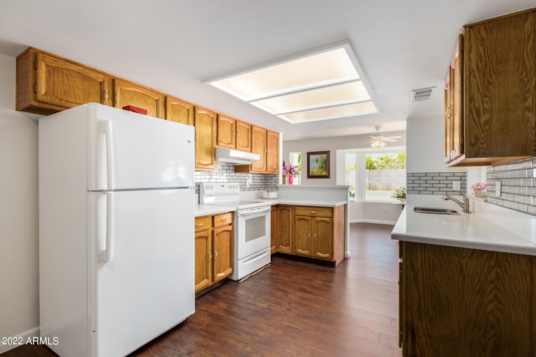 Photo 11 of 27 - 4424 E Kelton Ln, Phoenix, AZ 85032