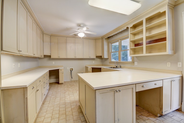 Photo 13 of 31 - 52 Edgewood Vis, Newnan, GA 30265