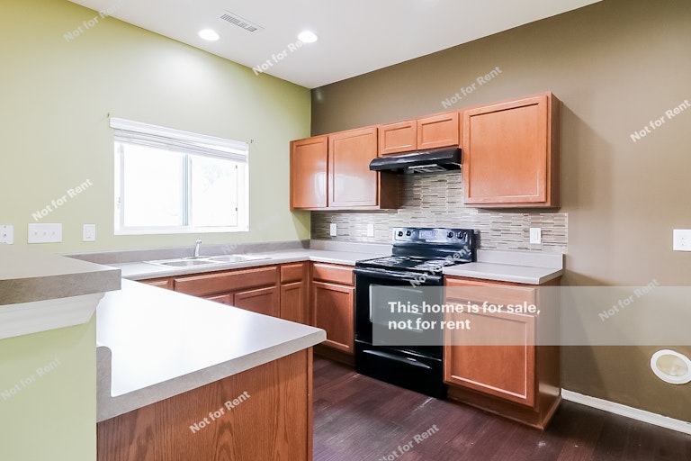 Photo 4 of 26 - 526 Kerriann Ln, Clayton, NC 27520