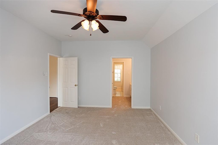 Photo 36 of 50 - 16011 Camillia Trl, Tomball, TX 77377