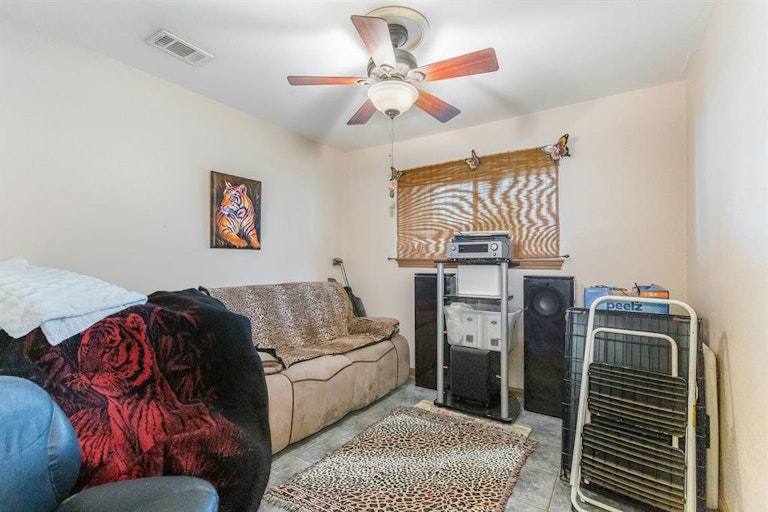 Photo 15 of 22 - 9511 Kell Cir, Houston, TX 77040