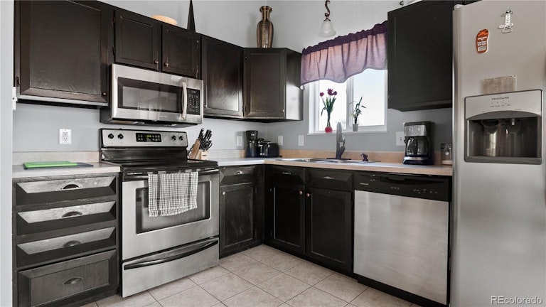 Photo 6 of 22 - 4706 S Ouray Way, Aurora, CO 80015