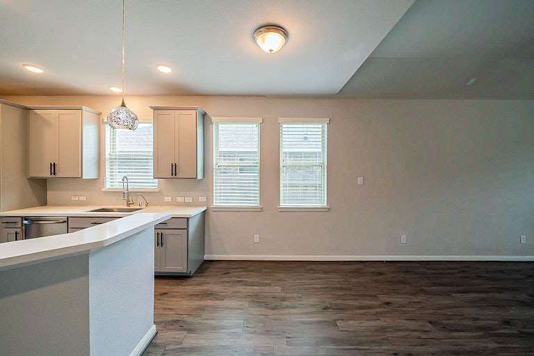 Photo 8 of 37 - 4820 La Piedra Ln, League City, TX 77573