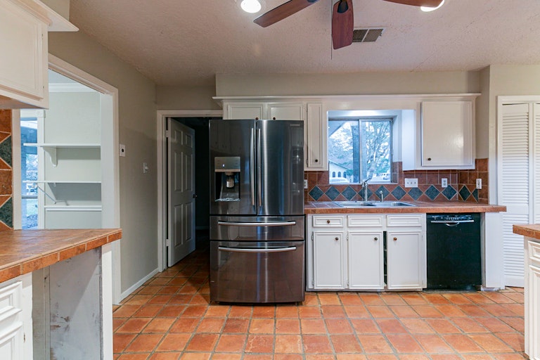 Photo 8 of 29 - 3510 Point Clear Dr, Missouri City, TX 77459