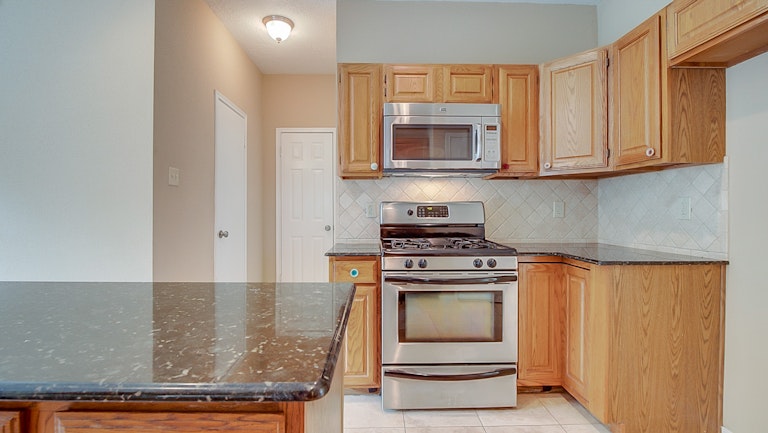 Photo 13 of 35 - 14426 Little Willow Walk, Houston, TX 77062