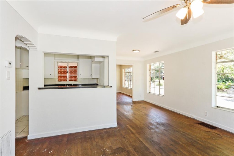 Photo 6 of 35 - 2601 Upton St S, Gulfport, FL 33711