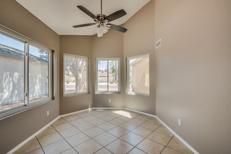 Photo 8 of 23 - 3118 E Topeka Dr, Phoenix, AZ 85050