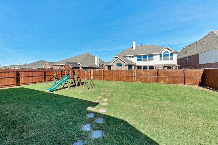 Photo 5 of 29 - 2320 Merlin Dr, Grand Prairie, TX 75052