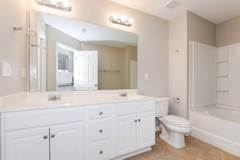 Photo 4 of 26 - 117 Gallent Hedge Trl, Apex, NC 27539