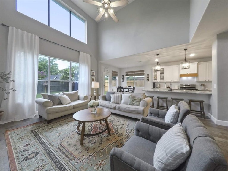 Photo 5 of 18 - 14127 Austin Hollow Ct, Houston, TX 77044