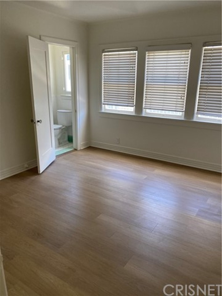 Photo 5 of 7 - 1060 4th Ave, Los Angeles, CA 90019