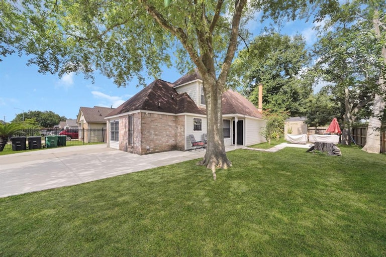 Photo 1 of 24 - 10802 Clark Rd, Houston, TX 77076