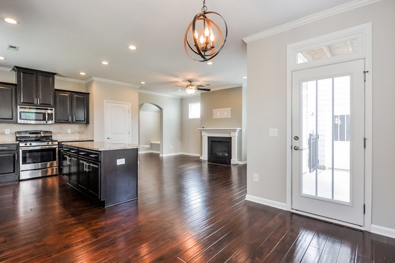 Photo 3 of 25 - 24 Plum Ln, Clayton, NC 27527