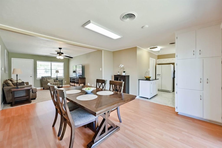 Photo 9 of 24 - 702 Paula St, Kennedale, TX 76060