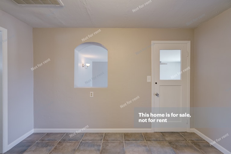 Photo 9 of 30 - 330 W Hazelwood St, Phoenix, AZ 85013