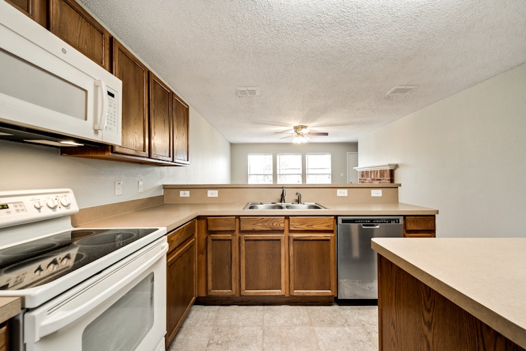 Photo 5 of 27 - 1018 Halifax Ln, Forney, TX 75126
