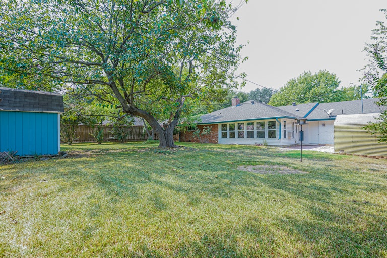 Photo 7 of 23 - 6425 Trail Lake Dr, Fort Worth, TX 76133