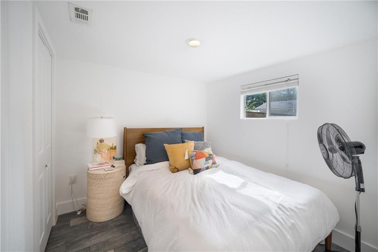 Photo 9 of 14 - 1119 Gunter St Unit C, Austin, TX 78702