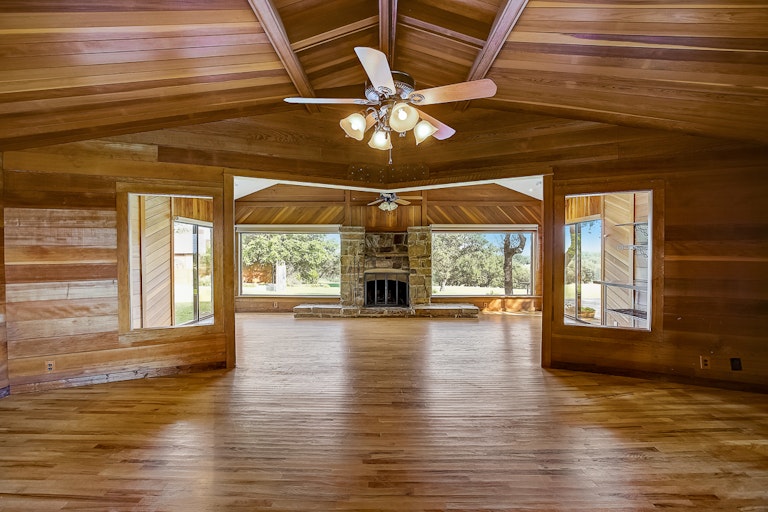 Photo 18 of 60 - 915 Lauder Dr, Spicewood, TX 78669