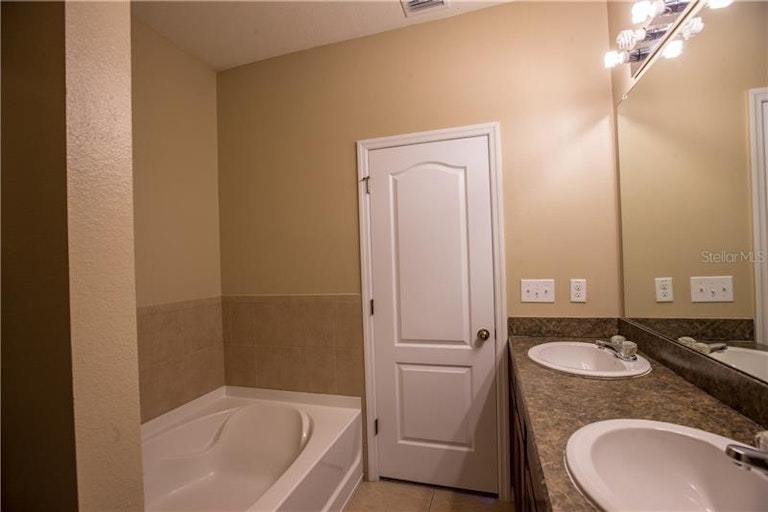Photo 11 of 15 - 4810 Halls Mill Xing, Ellenton, FL 34222