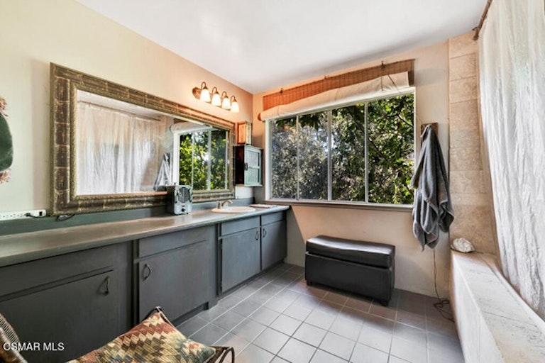 Photo 24 of 36 - 29301 Hillrise Dr, Agoura Hills, CA 91301