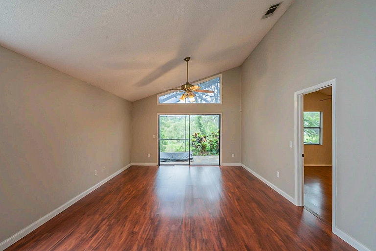 Photo 5 of 29 - 3009 Weymouth Ct, Apopka, FL 32703