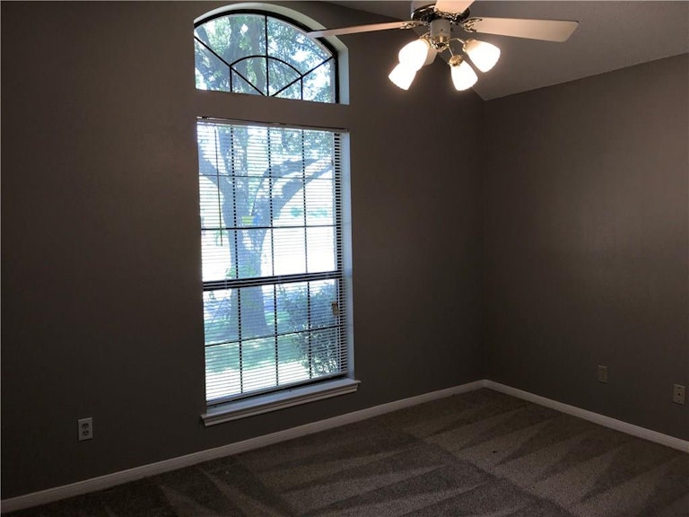 Photo 20 of 30 - 516 Tealridge Ln, Desoto, TX 75115