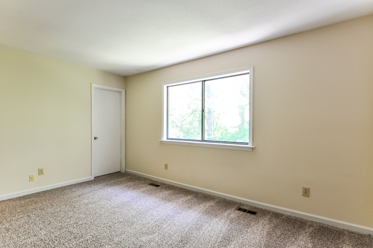 Photo 16 of 25 - 7265 Sandy Creek Dr, Raleigh, NC 27615