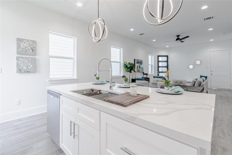 Photo 16 of 33 - 3410 Hardy St, Houston, TX 77009