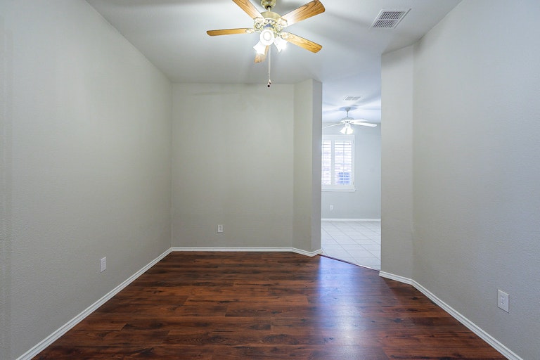 Photo 18 of 23 - 2805 Hudson Xing, McKinney, TX 75072