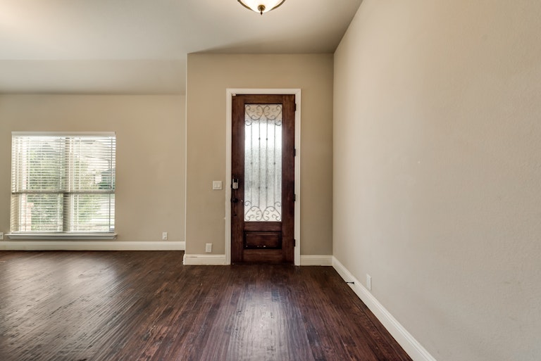 Photo 8 of 37 - 1129 Longhorn Dr, Aubrey, TX 76227