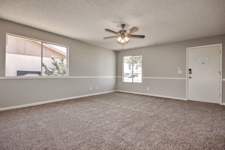 Photo 3 of 19 - 6977 W San Miguel Ave, Glendale, AZ 85303