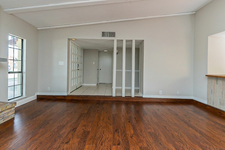 Photo 8 of 18 - 4309 Campion Ln, Fort Worth, TX 76137