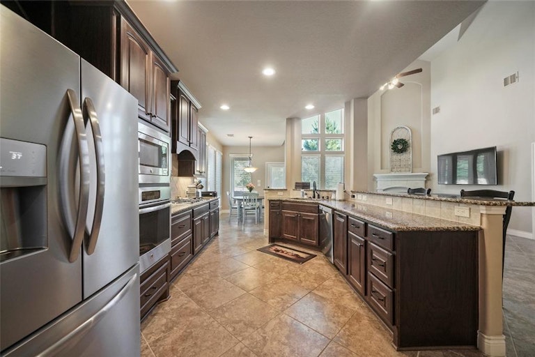Photo 17 of 47 - 27390 Pendleton Trace Dr, Spring, TX 77386